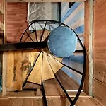 Cabana Con Muro De Escalada